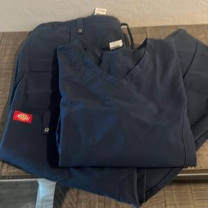 Navy blue scrubs by Dickies top 2x bottoms L